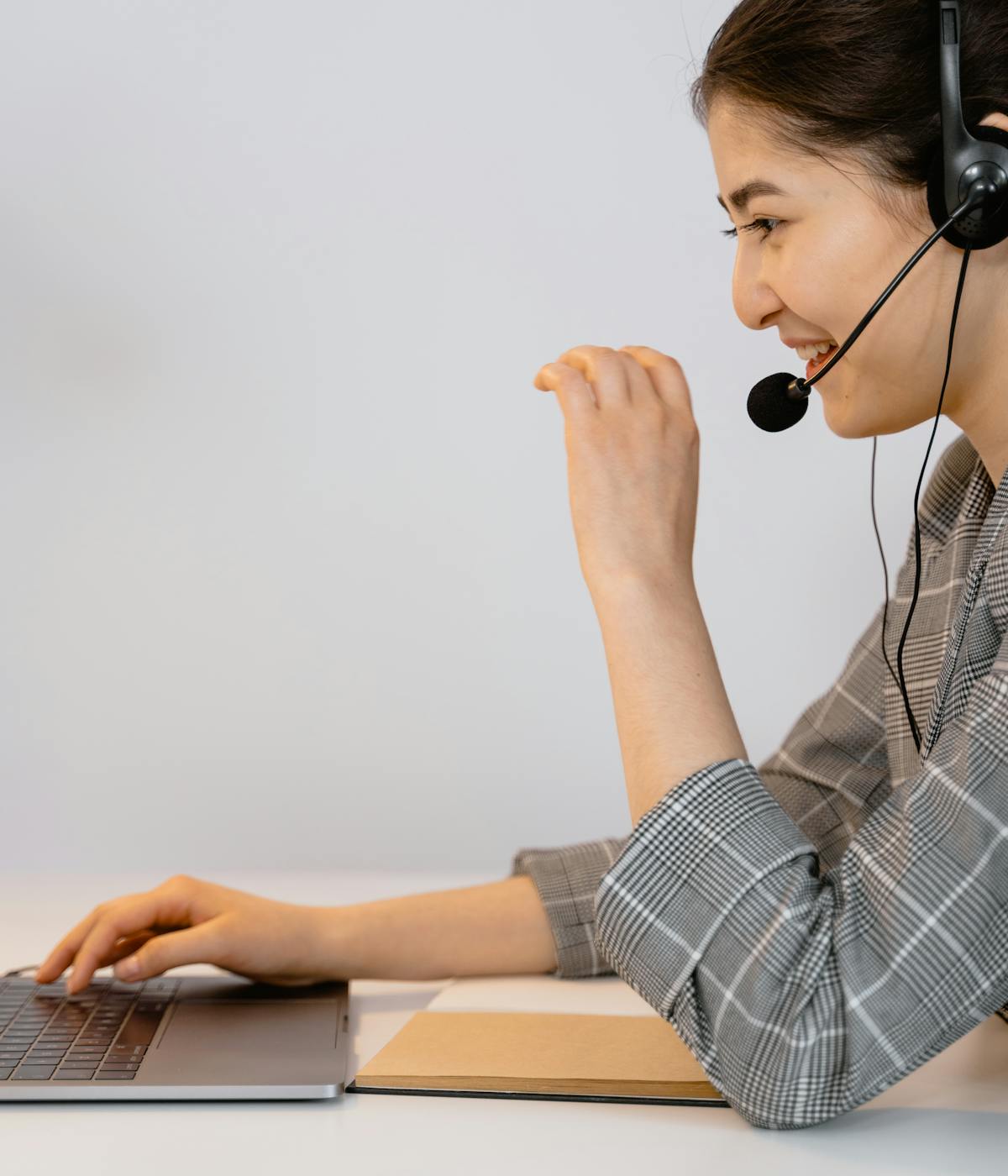 Attendee using event app on smartphone